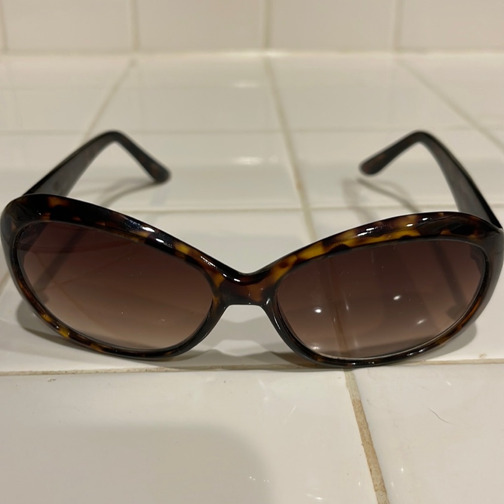 Kenneth Cole Tortoise shell sunglasses
